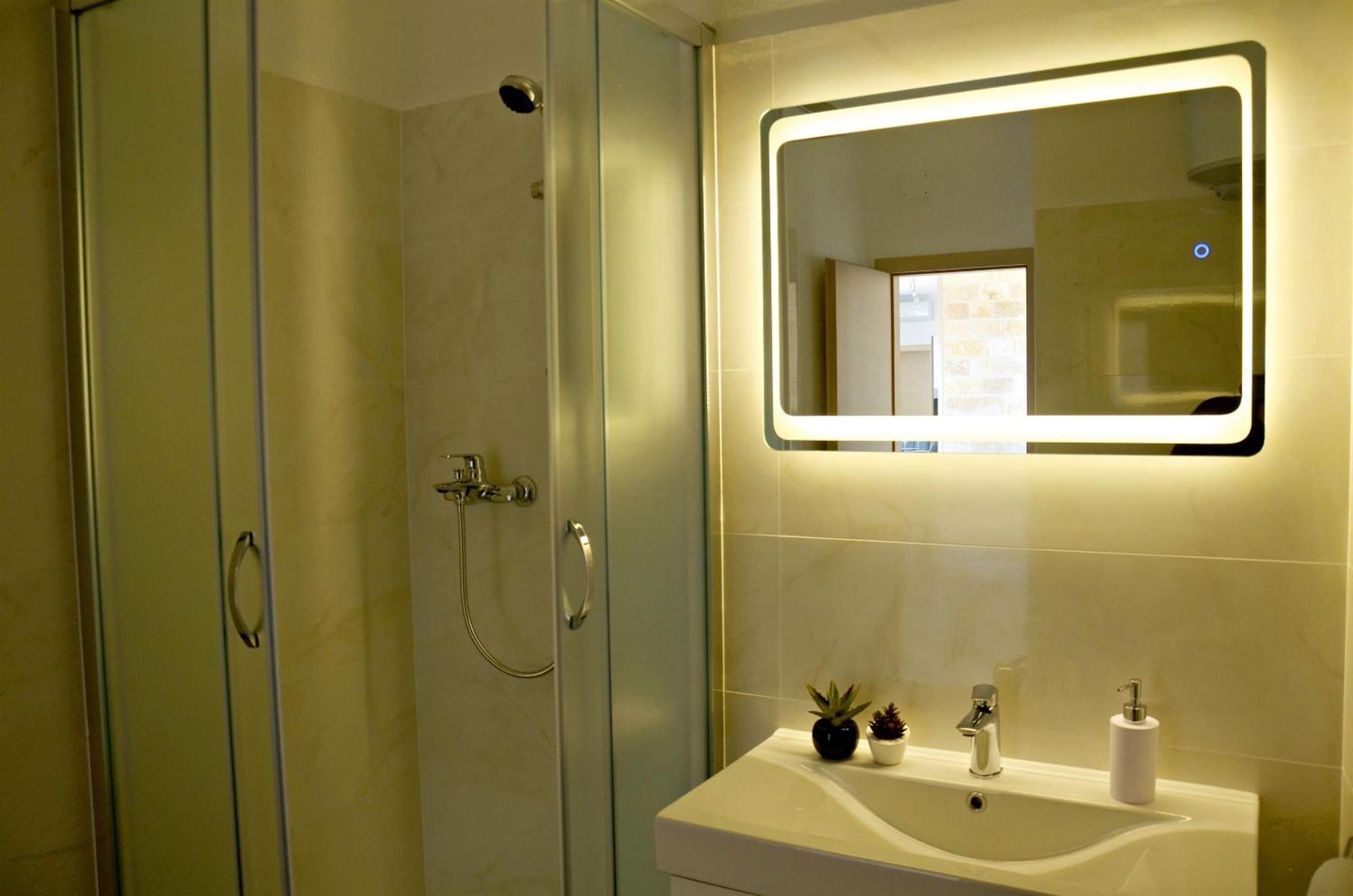 Apartment Luna Postira Zewnętrze zdjęcie