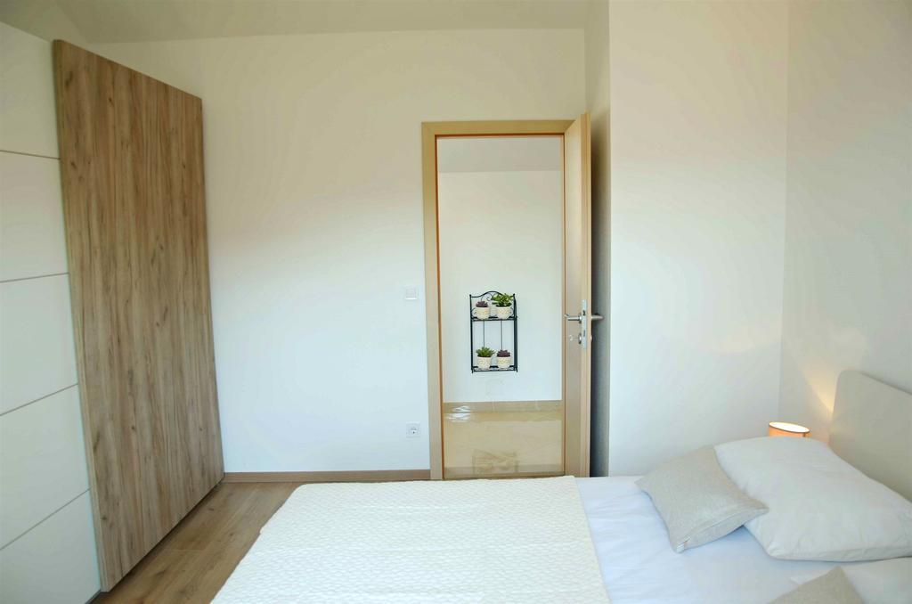 Apartment Luna Postira Zewnętrze zdjęcie