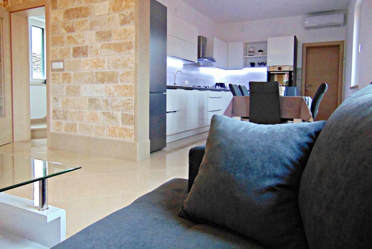 Apartment Luna Postira Zewnętrze zdjęcie